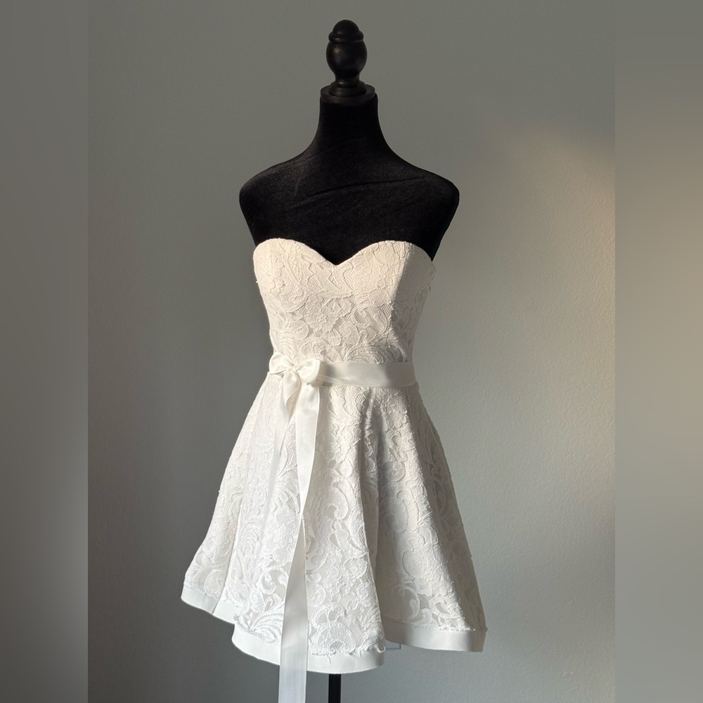 Elegant White Lace Strapless Dress